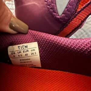 Tiem women’s slipstream clip in, SPD compatible shoe. Performance cycling shoes.